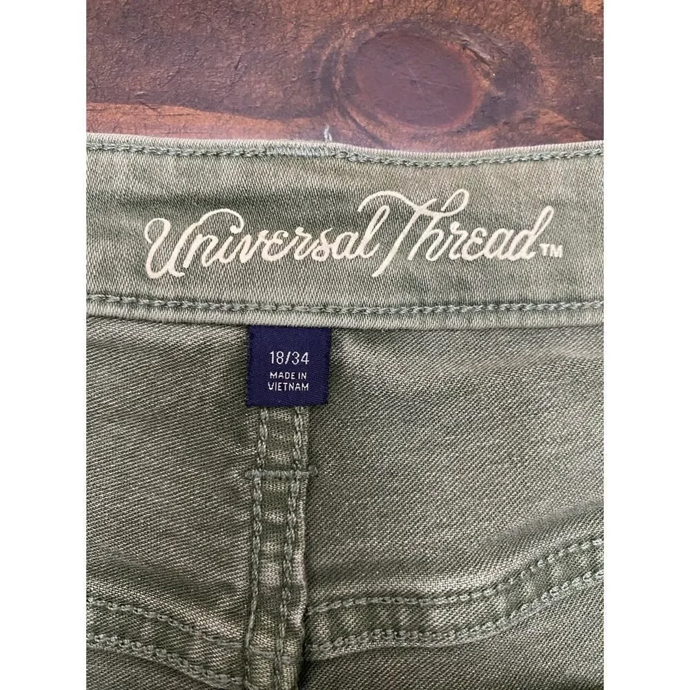 Universal Thread High Rise Midi Green Shorts Stretch Cuffed Hem Plus Size 18